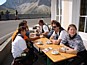 Kaffepause auf dem sonnigen Sellajoch